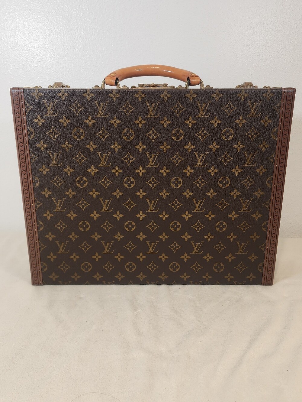 Louis Vuitton M21423 Coteville 45 Attache Case